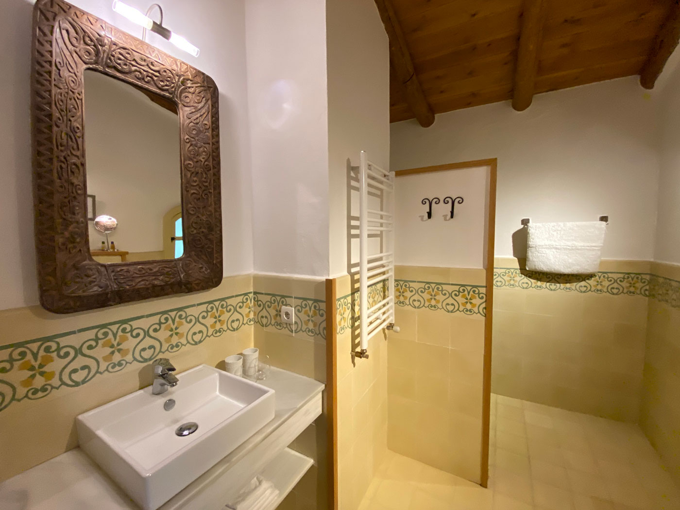 Baño completo de la Casita de Piedra