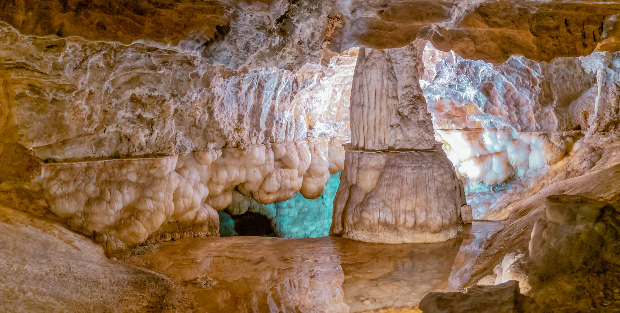 Gruta de las Maravillas, al lado de Valle del Arroyo